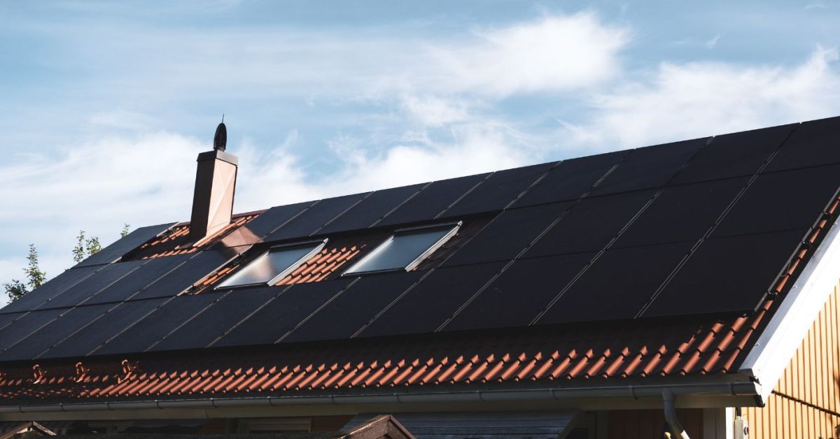 Investera i solceller 2025, maxa stödet och sänk elräkningarna